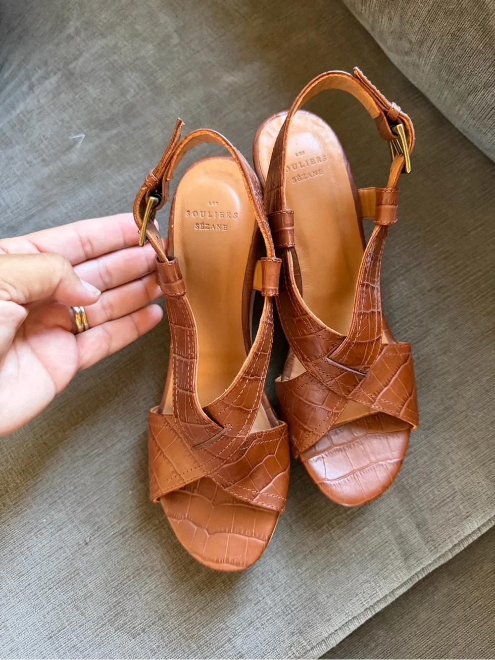 Sezane Women’s Brown Leather Platform Sandals size 39 like new perfect for fall